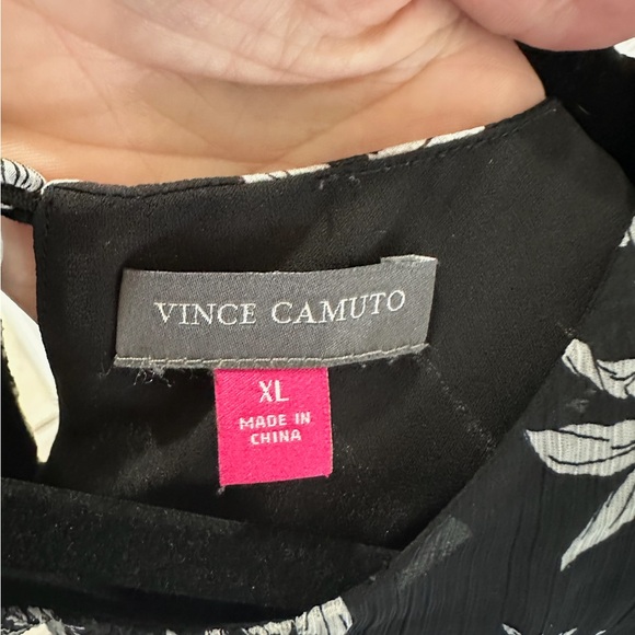 Vince Camuto sleeveless blouse - Picture 3 of 6